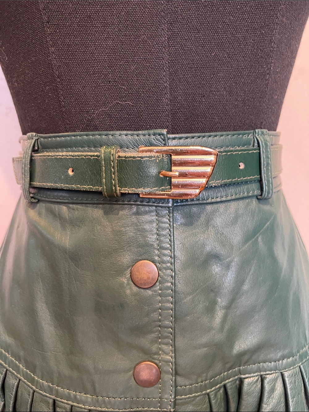 Vintage Toffs Leather Midi Skirt Emerald Green Button-Front Pleated A-Line - Picture 3 of 5